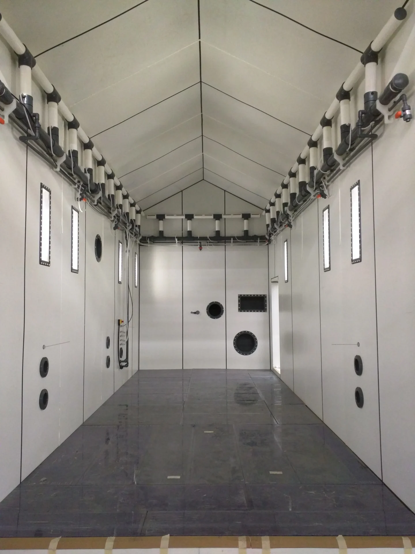 drive-in-salt-fog-wetting-corrosion-chamber-interior